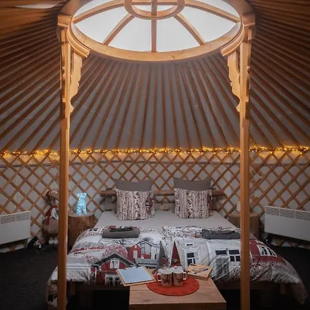 Lüks kamp alanı Yurt District